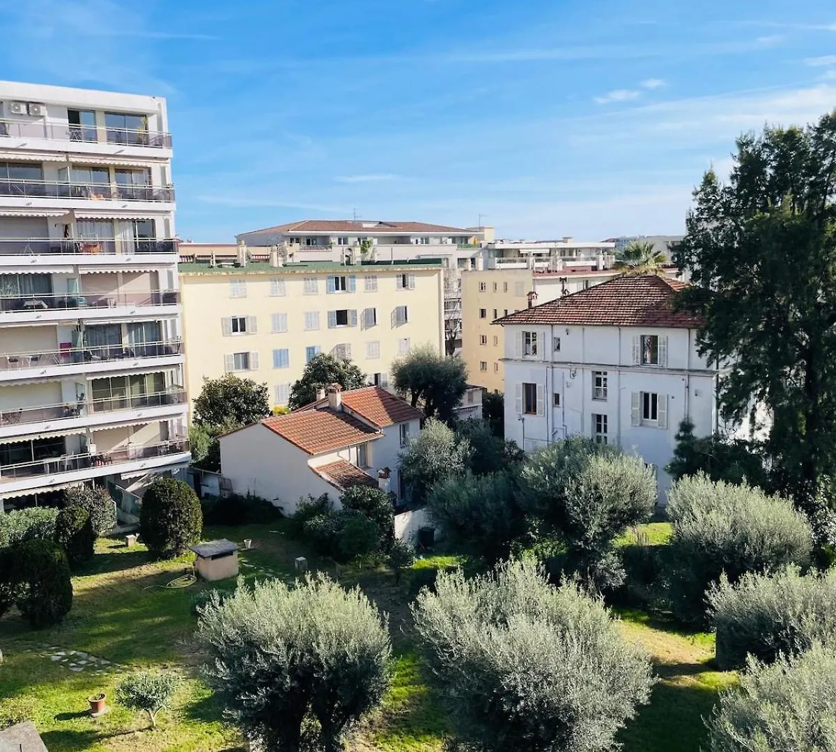 Apartment Studio Cosy Avec Clim A 10 Min De La Mer Antibes France