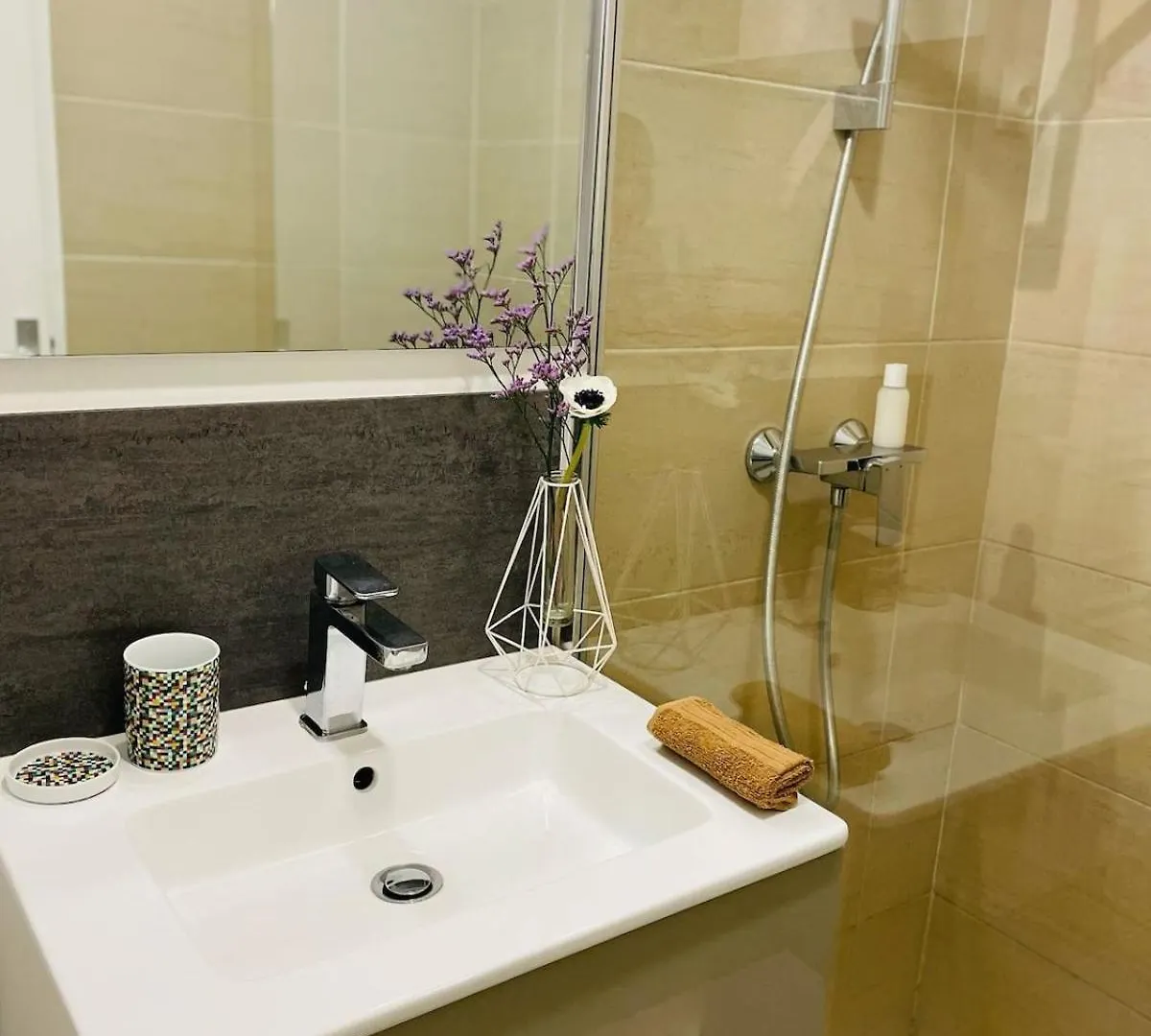 Apartment Studio Cosy Avec Clim A 10 Min De La Mer Antibes